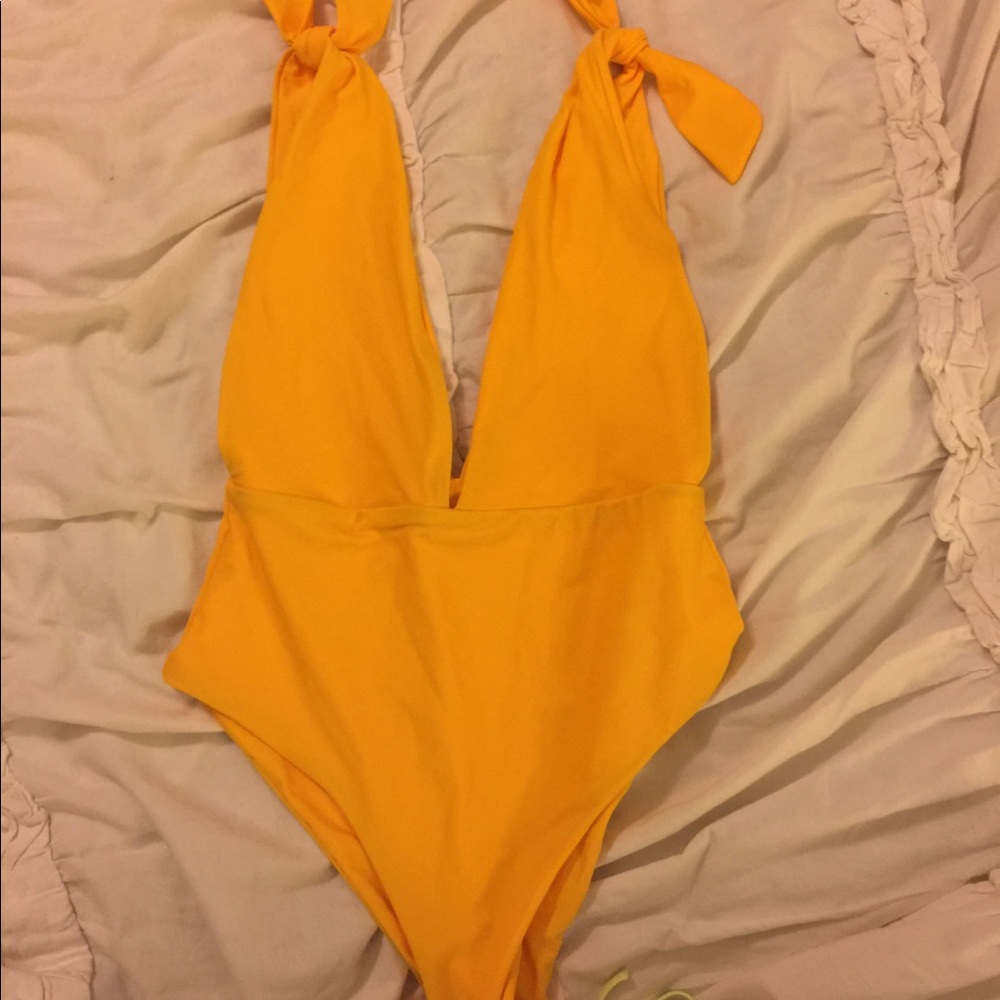 V-NECK ONE PIECE